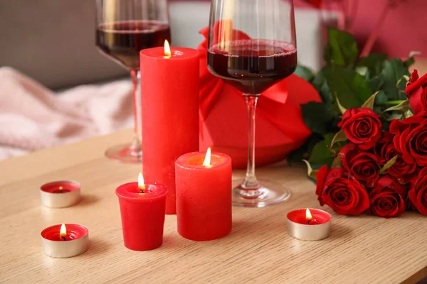Burning Candles Wine Glasses Roses Gifts Valentine Day Table Room — Foto de Stock
