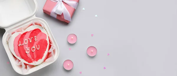 Sweet Bento Cake Valentine Day Gift Candles Light Background Space — Stock Photo, Image