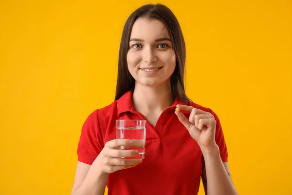 Young Woman Vitamin Supplement Glass Water Yellow Background — Stock Photo, Image