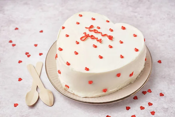 Plate Heart Shaped Bento Cake White Background Valentine Day Celebration — 스톡 사진
