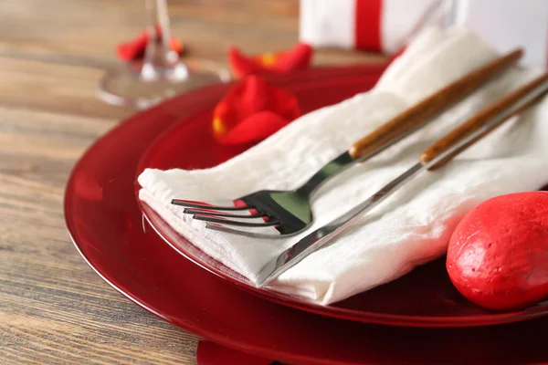 Red Plate Cutlery Napkin Wooden Table Closeup Valentine Day Celebration — стокове фото