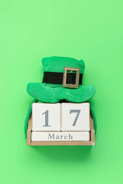 Leprechaun Hat Calendar Date Patrick Day Green Background — Stock Photo, Image