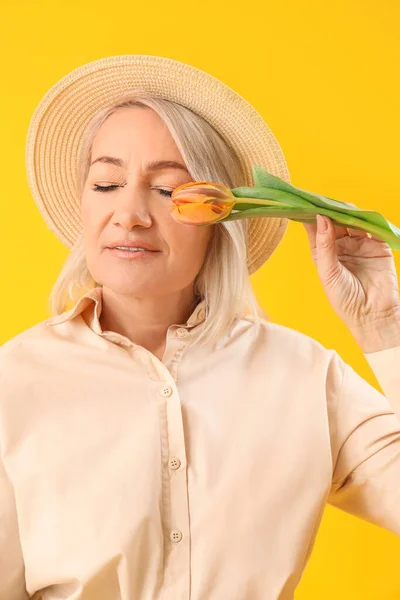 Beautiful Mature Woman Tulip Yellow Background — Foto de Stock
