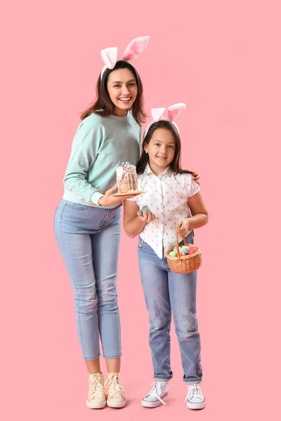 Beautiful Woman Her Little Daughter Bunny Ears Easter Cake Eggs — Stock fotografie