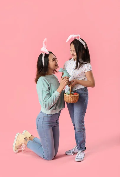 Beautiful Woman Her Little Daughter Bunny Ears Easter Eggs Rabbit — Stock fotografie