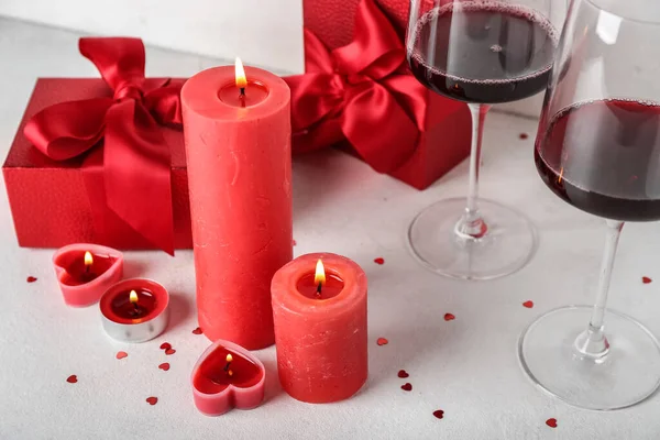 Burning Candles Glasses Wine Gift Boxes Light Background Valentine Day — Foto de Stock