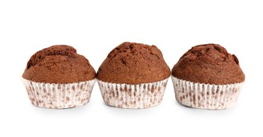 Beyaz arka planda izole çikolatalı kekler