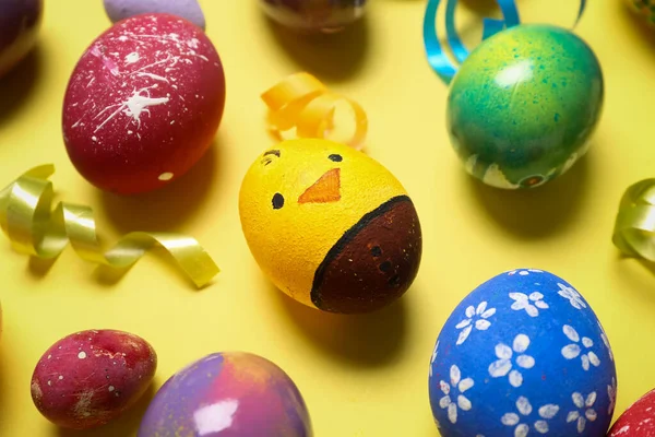 Composition Painted Easter Eggs Serpentine Yellow Background Closeup — Stockfoto