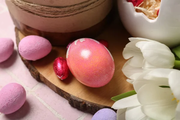 Wooden Board Painted Easter Eggs Tulip Flowers Table Closeup — Stock Fotó