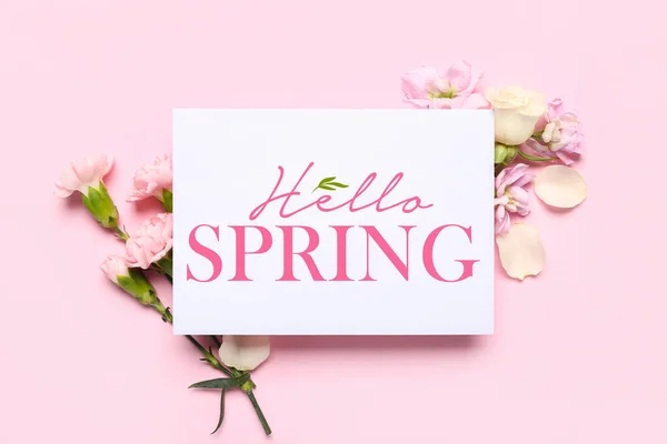 Karta Tekstem Hello Spring Kwiaty Różowym Tle — Zdjęcie stockowe
