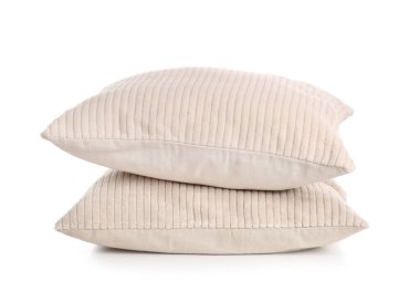 Beyaz arka plan üzerinde izole yastıklar