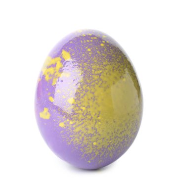 Beyaz arka plan üzerinde renkli Paskalya yortusu yumurta