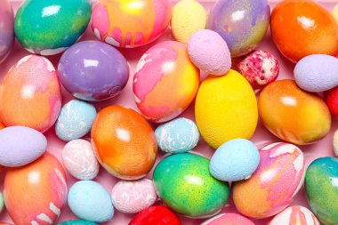 Arka plan, closeup olarak renkli Paskalya yumurtaları