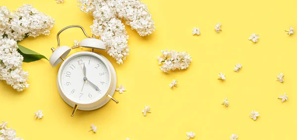 Banner Alarm Clock Lilac Flowers Yellow Background Spring Time — Stock fotografie