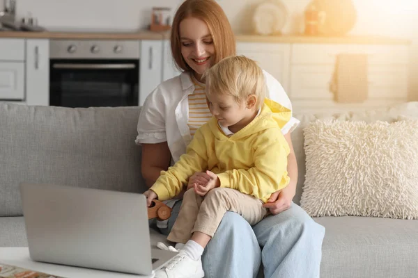 Mother Her Little Son Watching Cartoons Home — Stock Photo, Image