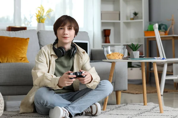 Teenage Boy Playing Video Game Home — Stock Photo, Image