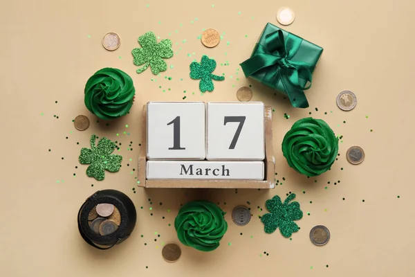 Tasty Cupcakes Patrick Day Cube Calendar Date March Coins Clovers — Stock Photo, Image