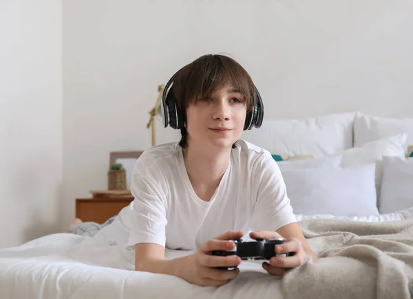 Teenage Boy Headphones Playing Video Game Bedroom — Stock Photo, Image