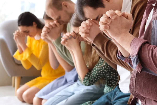 Group People Praying Holy Bible Floor Closeup — Stock Photo, Image