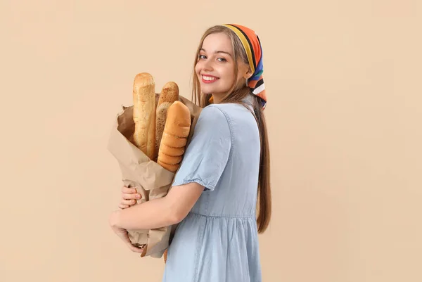 Young Woman Fresh Baguettes Beige Background — Stock Photo, Image
