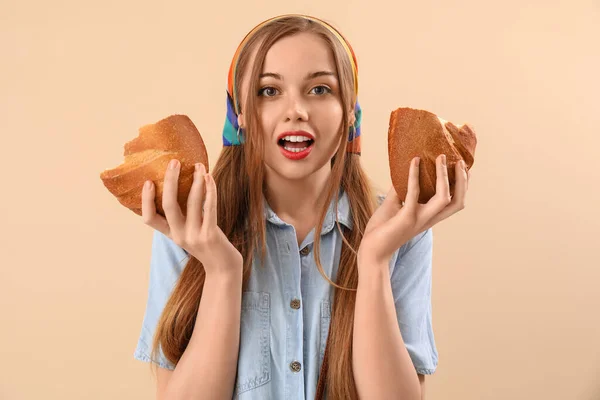 Surprised Young Woman Fresh Bread Beige Background Closeup — Stock Photo, Image