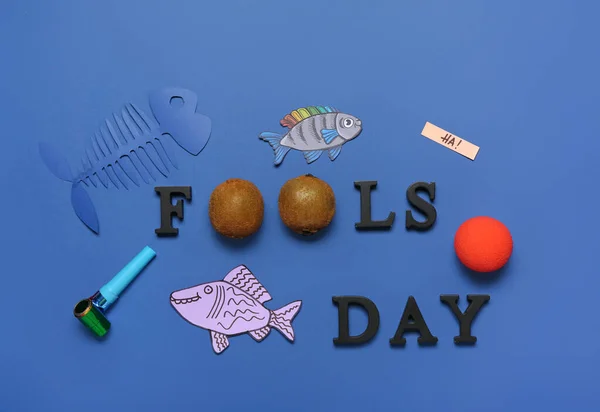 Σύνθεση Κείμενο Fool Day Ακτινίδιο Και Διακόσμηση Πάρτυ Φόντο Χρώματος — Φωτογραφία Αρχείου