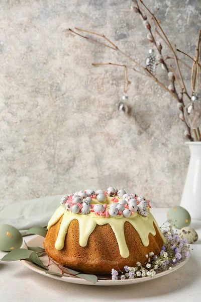 Plate Tasty Easter Cake Eggs Gypsophila Flowers Light Table — Stock fotografie