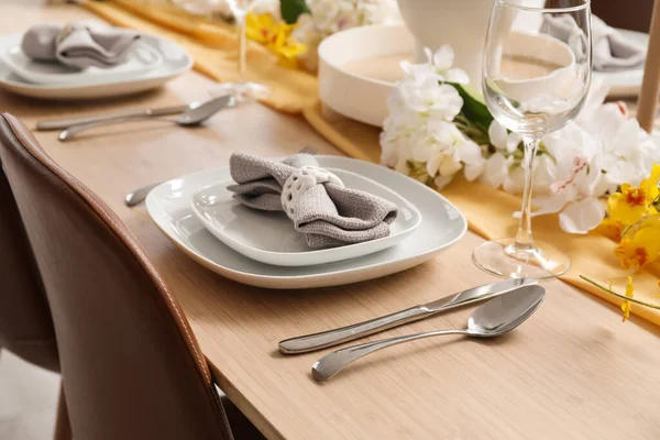 Setting International Women Day Celebration Flowers Cutlery Napkin Table Closeup — Foto Stock