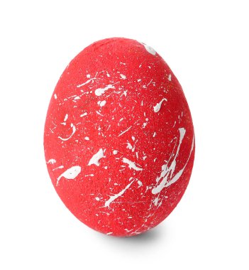 Beyaz arkaplanda kırmızı paskalya yumurtası