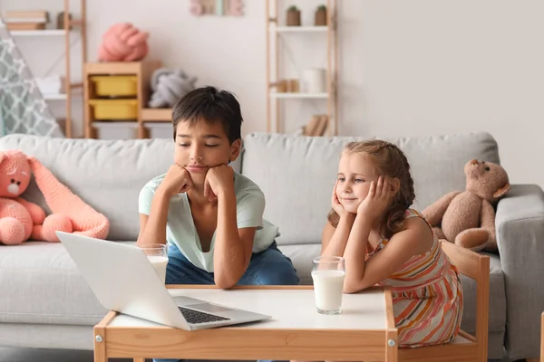 Little Boy Girl Watching Cartoons Laptop Home — Stock Photo, Image