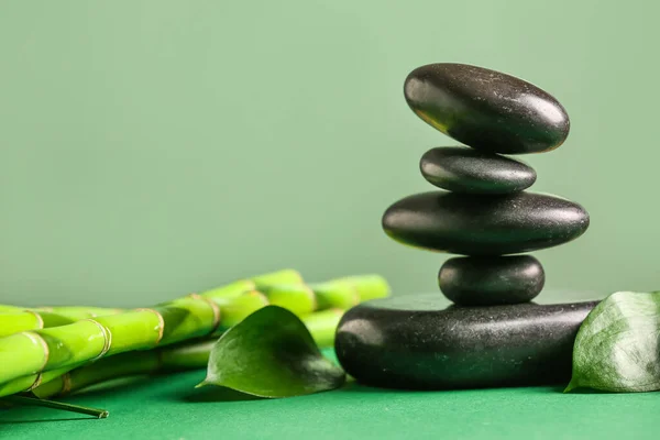 Stack Spa Stones Bamboo Green Background — Stock Photo, Image