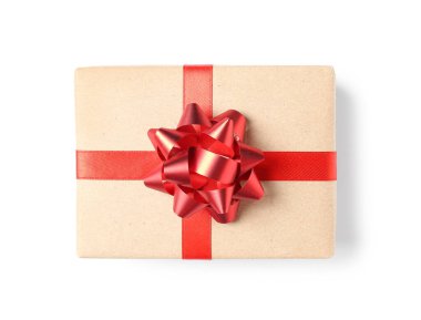 Beyaz arka planda kırmızı fiyonklu hediye kutusu