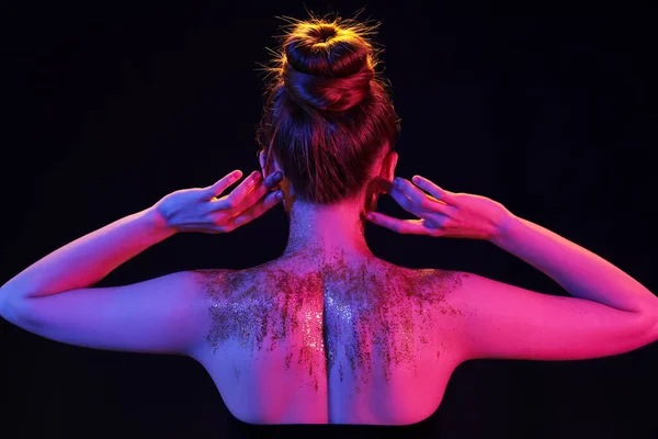 Young Woman Glitter Her Body Dark Background Back View — 스톡 사진