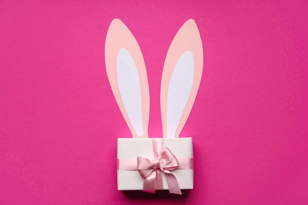 Бумажные Кроличьи Уши Подарочная Коробка Розовом Фоне — стоковое фото