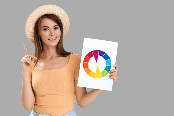 Beautiful Woman Paint Color Palette Pointing Something Grey Background — Stock Photo, Image
