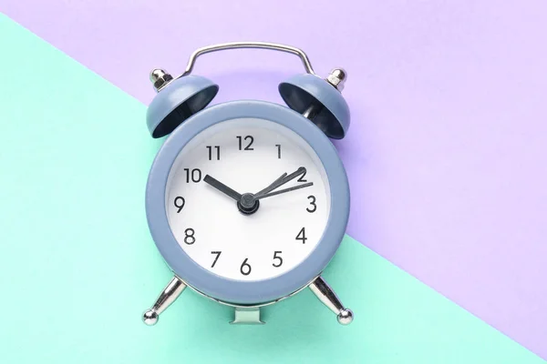 Alarm Clock Turquoise Lilac Background — 스톡 사진