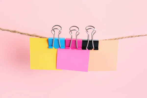Sticky Notes Binder Clips Hanging Rope Pink Background — Stockfoto