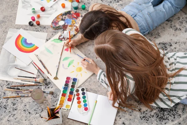 Вчителька Малювання Дає Приватний Урок Мистецтва Маленькій Дівчинці Вдома Вид — стокове фото
