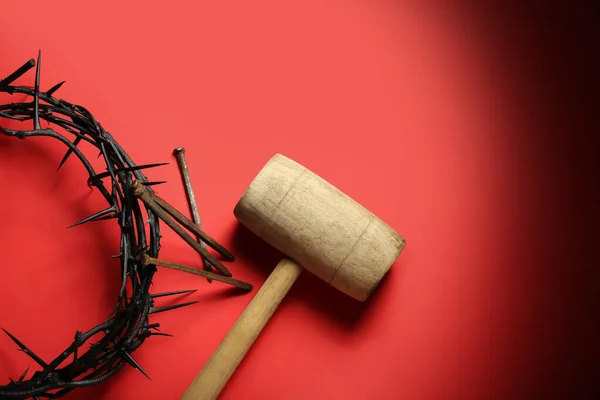 Crown Thorns Nails Mallet Red Background — Stockfoto
