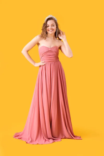 Young Woman Tiara Prom Dress Yellow Background — Stock Photo, Image
