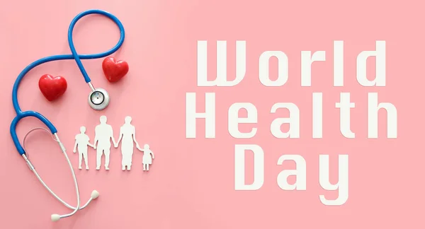Familienfigur Rote Herzen Und Stethoskop Auf Rosa Hintergrund Weltgesundheitstag — Stockfoto
