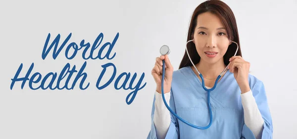 Lekarz Azjatycki Stetoskopem Białym Tle Światowy Dzień Zdrowia — Zdjęcie stockowe