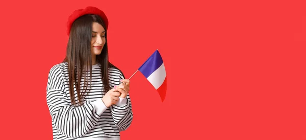 Hermosa Joven Con Bandera Francia Sobre Fondo Rojo Con Espacio —  Fotos de Stock