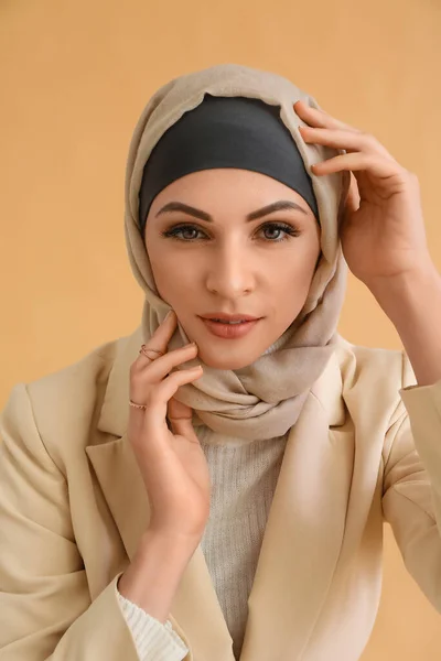 Стиль Мусульманської Жінки Бежевому Тлі Клозеп — стокове фото