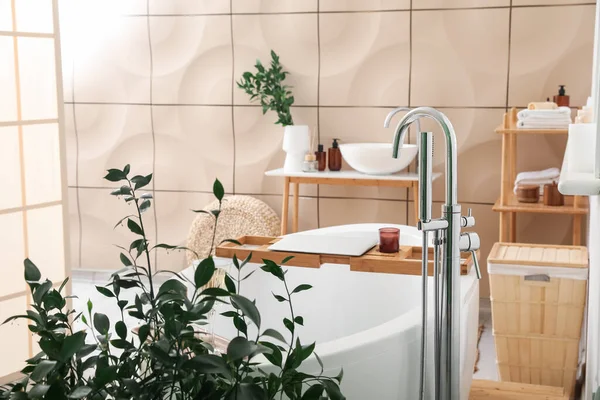 Interior Bathroom Modern Bathtub Ceramic Sink Laptop Board — Stok Foto