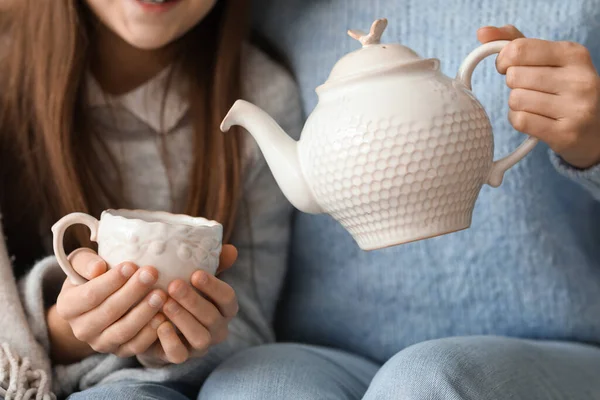 Mother Pouring Tea Her Little Daughter Cup Home Closeup — Stock Photo, Image