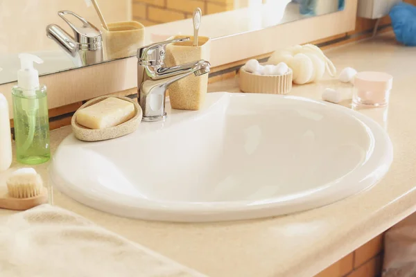 Table White Ceramic Sink Bath Supplies Room — Photo