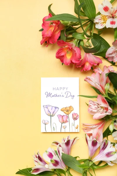 Kort Med Texten Happy Mother Day Och Vackra Alstroemeria Blommor — Stockfoto