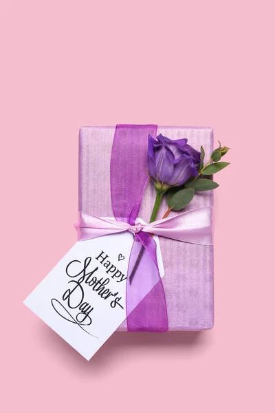Piękne Pudełko Obchody Dnia Matki Różowym Tle — Zdjęcie stockowe