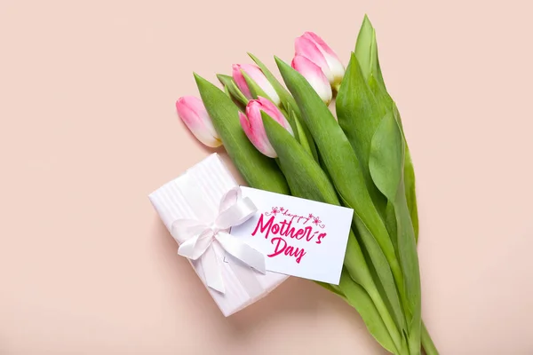 stock image Greeting card with text HAPPY MOTHER'S DAY, gift box and beautiful tulip flowers on pink background